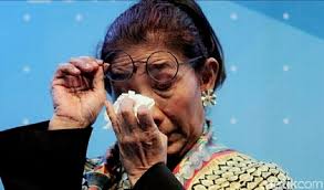 Susi Pudjiastuti Menangis, Sebut Indonesia Satu-satunya Penjual Bibit Lobster di Dunia